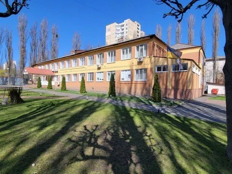 Будівля гімназії Престиж у Києві